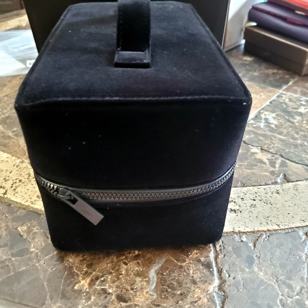 Ysl Yves Saint Laurent premium zipper vanity makeup case black noir New in box